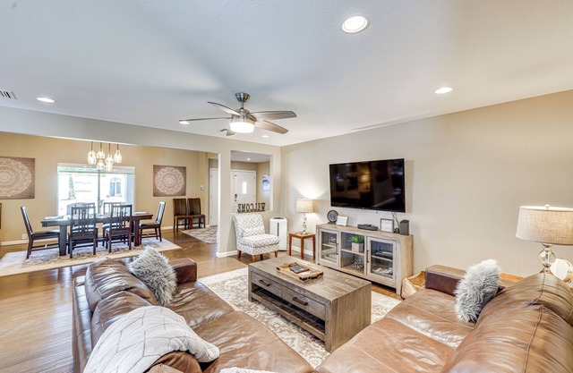 8 Mi to Old Town Scottsdale: Family Home!