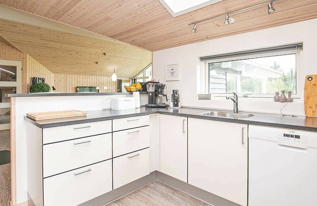 8 person holiday home in Ålbæk