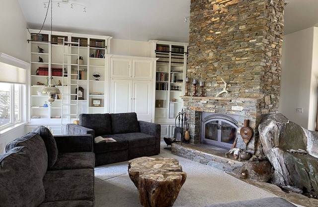 80-acre Mountaintop Villa with Spectacular Views