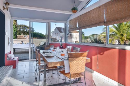 800 m de la plage, jardin, 4 adultes 1 enfant