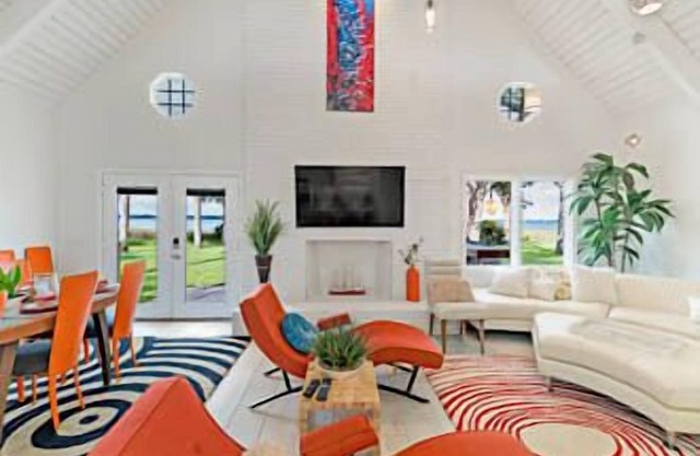82 Palms - Waterfront Home & Rooftop Sun Deck