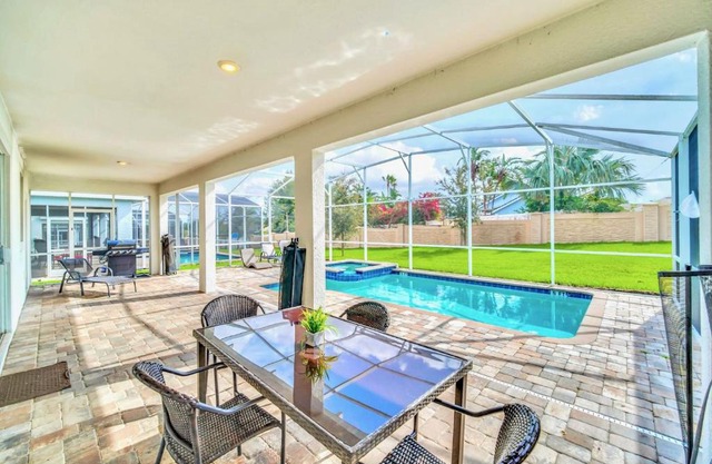 8BR Mansion with Pool Hot Tub and Games Room