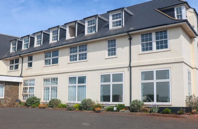 9 LINKS COURT, family friendly, with pool in Thurlestone