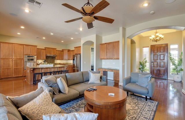 9 Mi to Goodyear Ballpark: Estrella Home w/Patio