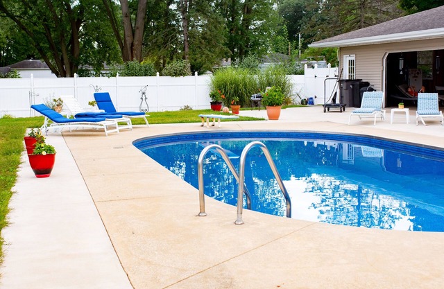 9 Miles to Notre Dame! Sleeps 9, Open Concept House with TONS of sitting areas!