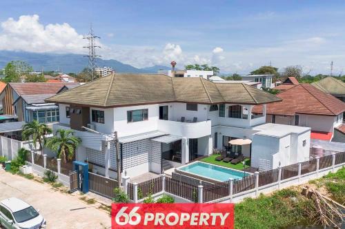 9 Room Huge Pool Villa near Central Festival