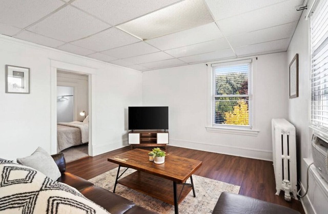 921 · Cumming Avenue Rentals #921