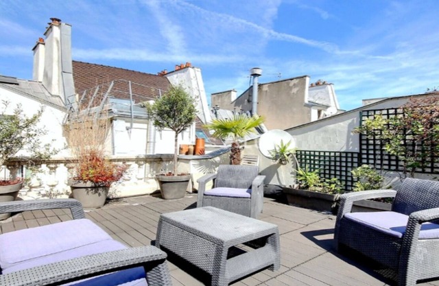 A 135m2 RARE SUPER LUXURY GEM NEAR LOUVRE - PRIVATE TERRACE 35m2