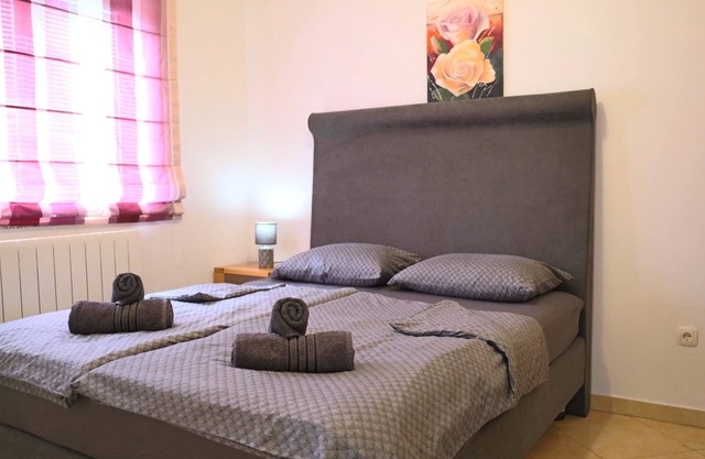 A 2 bedroom family apartment with garden - Božica 2