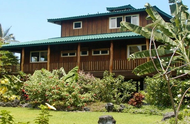 A 2-Minute Walk to Kealakekua Bay & Manini Beach! A Free Farm Tour!