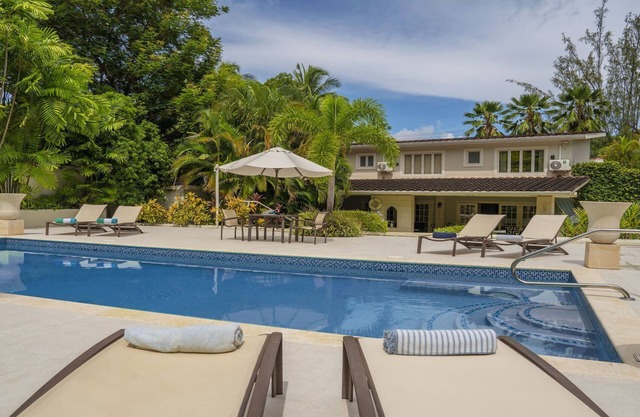 A 4 Bedroom Villa With Private Pool & A 2 Minute Walk To The Beach - Great Value