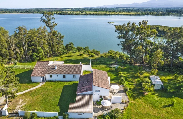 A 5 km from Aleria and beaches, quiet, nature, lake (150 m)
