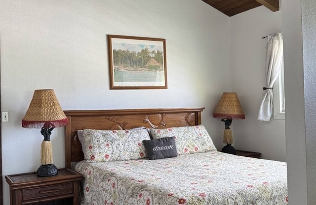 A 60 second walk to Lanikai Beach! Two separate studios with air conditioning!