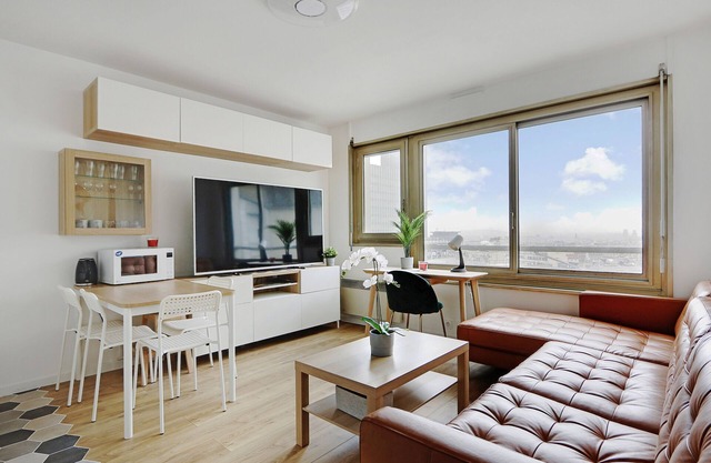 A Beautiful 1/2-BR in Montparnasse with a panoramic view on Paris