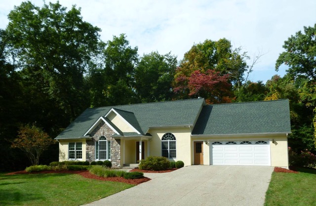 A beautiful 1400 sq. ft. Cottage in the Woods, just 5 minutes from Flushing.
