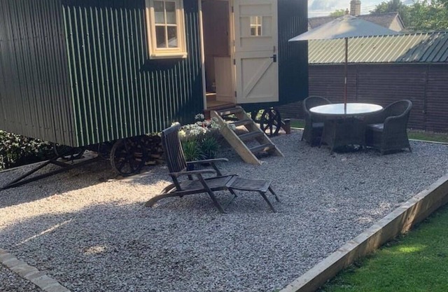 A Beautiful Shepherd's hut in a Stunning Location Near Castleton, Peak District