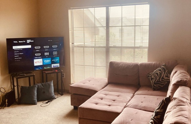 A Beautiful sunny Quiet & comfy 1 bedroom apartment