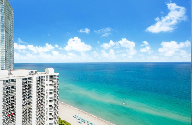 A Breathtaking Oceanview – High Rise Luxury Condo!