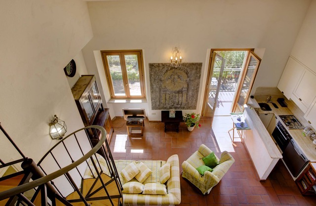 A breathtaking view of Burano Lake and Ansedonia in a Confortable apartment