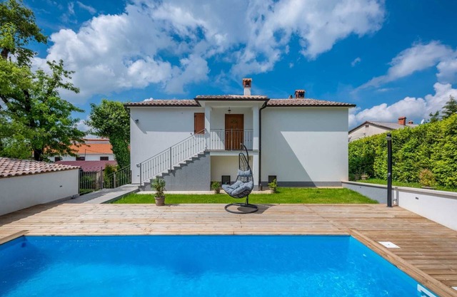 A charming poolside villa in Pazin