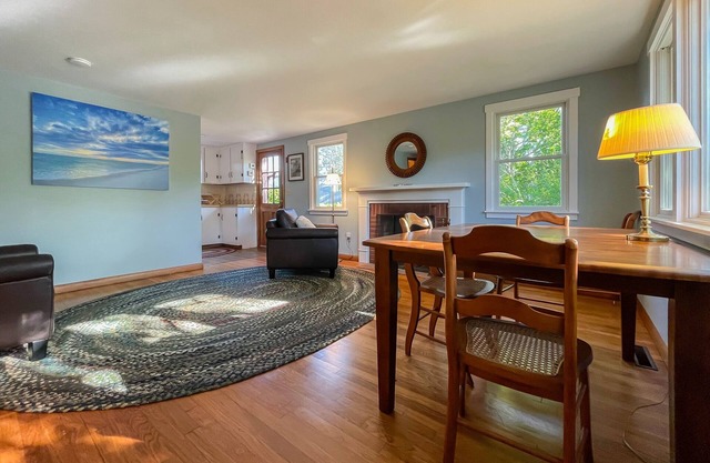 A classic and sweet Cape Cod getaway with full A/C!