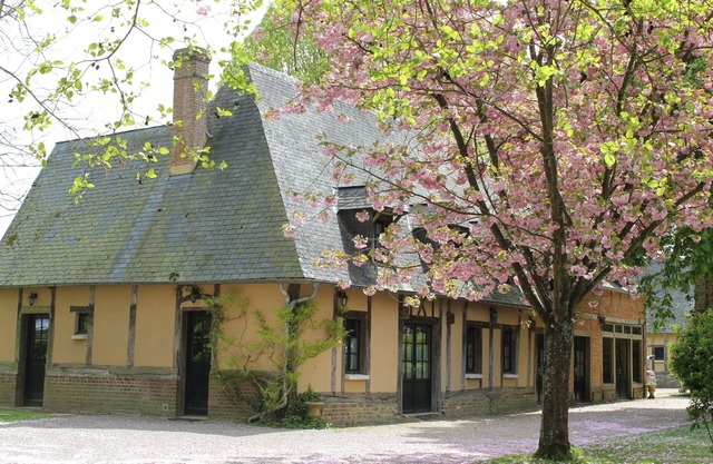 A comfortable country house in an English park