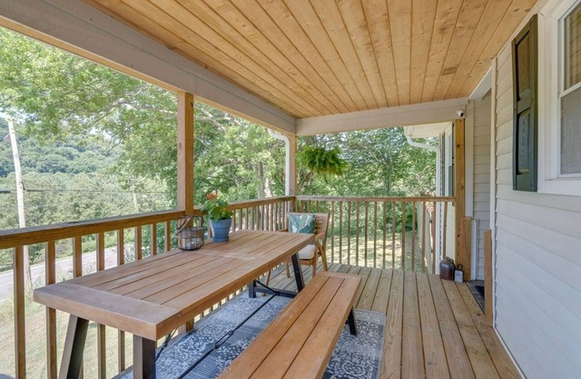 A comfortable country retreat, close to downtown Nashville