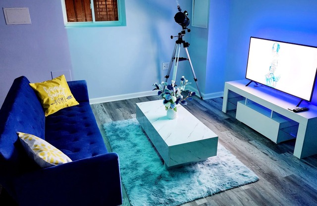 A Cozy and Modern Apartment in Northwest DC - Free Private Parking