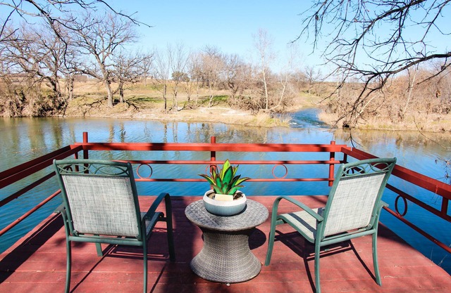 A Cozy Riverfront Getaway
