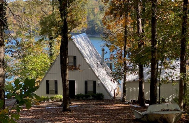 A-Deck With a View. A unique lakeside home on Smith Lake