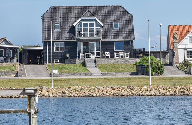 A few meters from the harbor quay and in the middle of the idyllic fishing village of Thorsminde lie