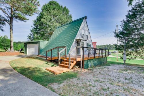 A-Frame Home about 6 Mi to Tennessee River!