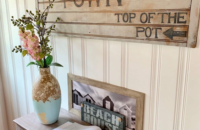 A Gem in Ptown: cozy retreat for all seasons! walk to beach.