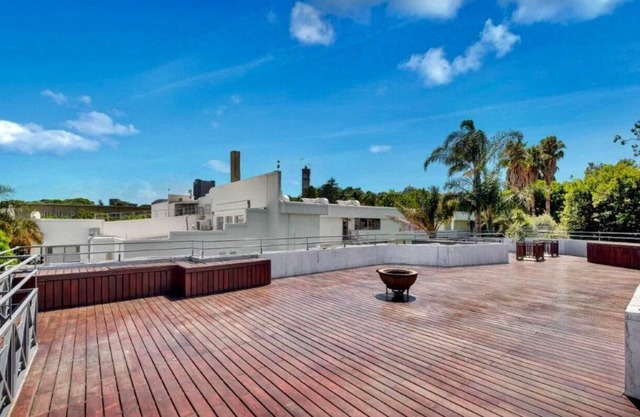 A Goergeous house based in the heart of sandton, in a good location,