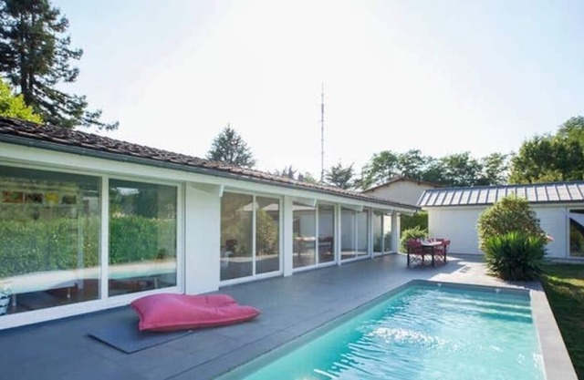 A haven of peace on the balcony of Bordeaux