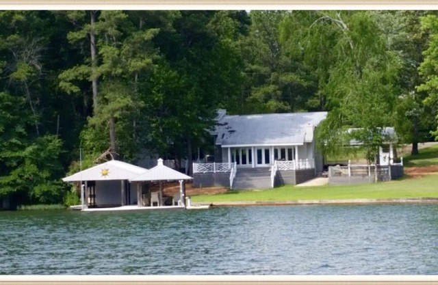 A jewel on Lake Martin, close to Chuck's Marina, Chimney Rock, & Union Boat Ramp