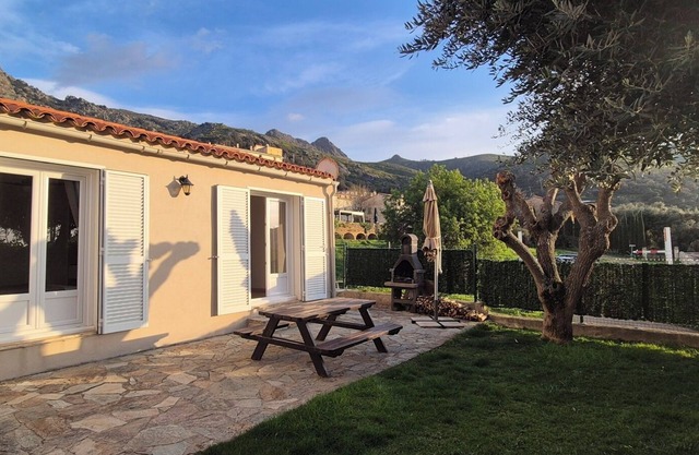 A l'ombre du clocher - Gîte with heated pool