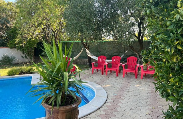 A LITTLE PIECE OF PARADISE CAN HOST FAMILY OR FRIENDS NOMBREURSE to UCHAUD