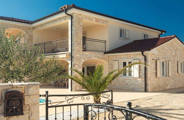 A lovely holiday house close to the beach in Krk