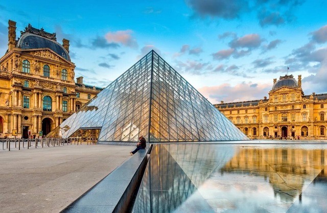 A PERFECT BLEND OF HISTORIC CHARM AND MODERN LUXURY BETWEEN NOTRE DAME & LOUVRE