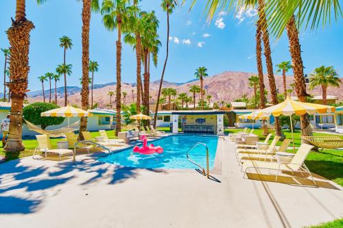 A PLACE IN THE SUN Hotel - ADULTS ONLY Big Units, 24h Heated Pool & Spa in 1 Acre Park Prime Location, DOG Friendly, TOP Midcentury Modern Boutique Hotel