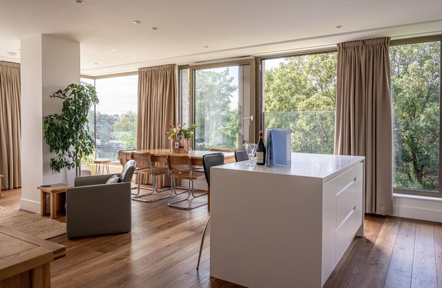 A premium stay that sleeps 6 guests in 3 bedrooms