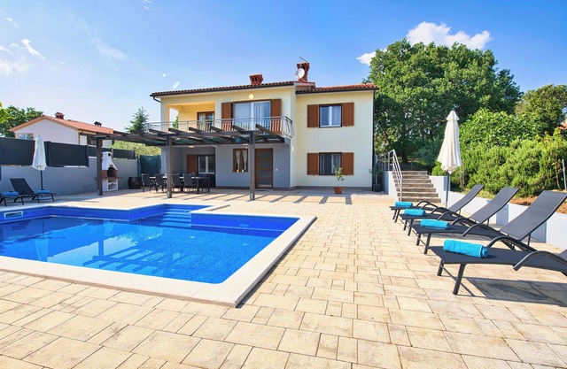 A private and fenced pool villa near the sea