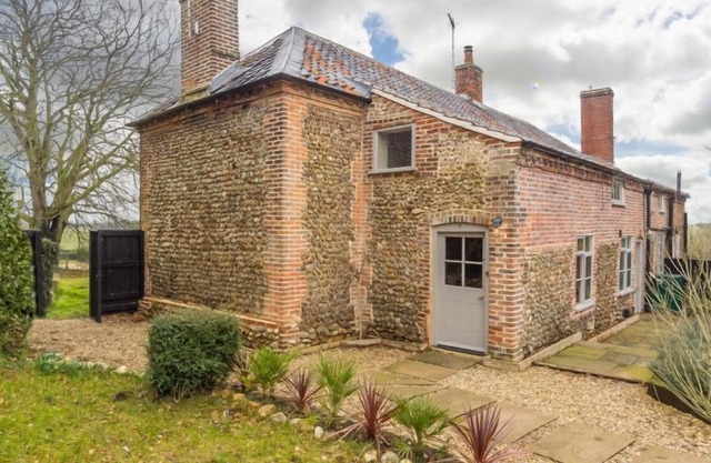 A romantic fairytale luxury cottage for four in South Raynham.