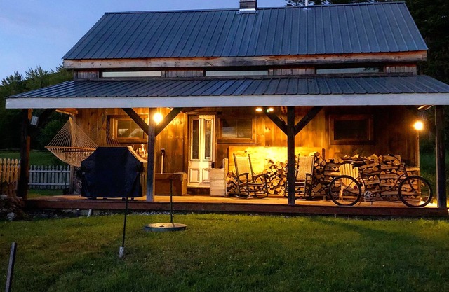 A Rustic Barn & Camper - Cassic VT Beauty with a Ralph Lauren touch!