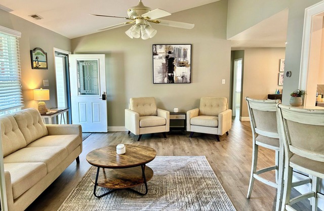 A Shore Thing - Spacious House, Large Deck, BBQ, Fresh Linens & Pet Friendly