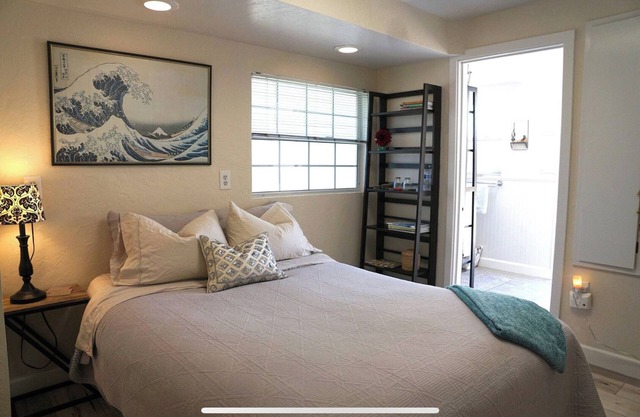 A Slice of Paradise , Santa Cruz. Cozy spot to call home base! Permit #231358
