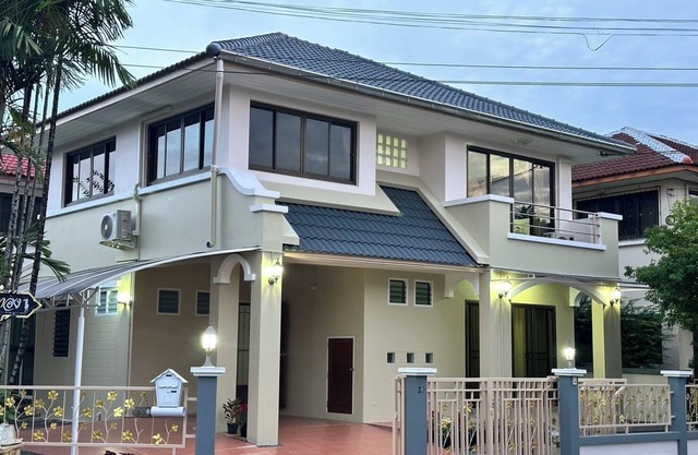 A spacious and Peaceful 3 Bedrooms detached house inside Bangkok city