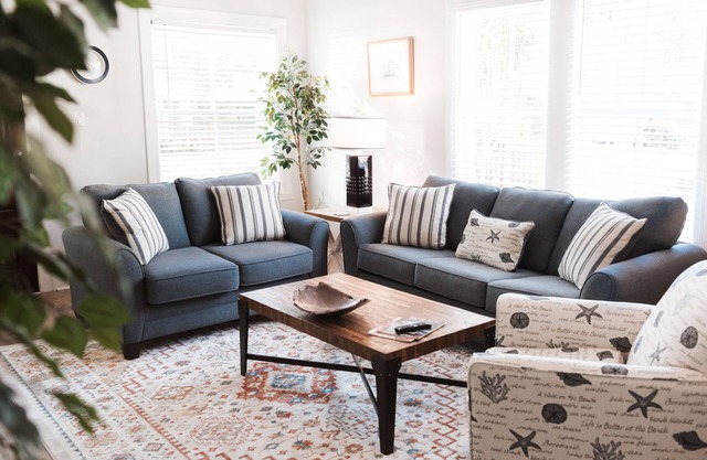 A Stroll away from Downtown!Prime Location,10 guests,pet-friendly,historic home