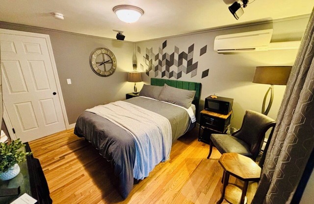 A stylish, centrally-located private 2-bedroom 2-bath townhouse + full kitchen.